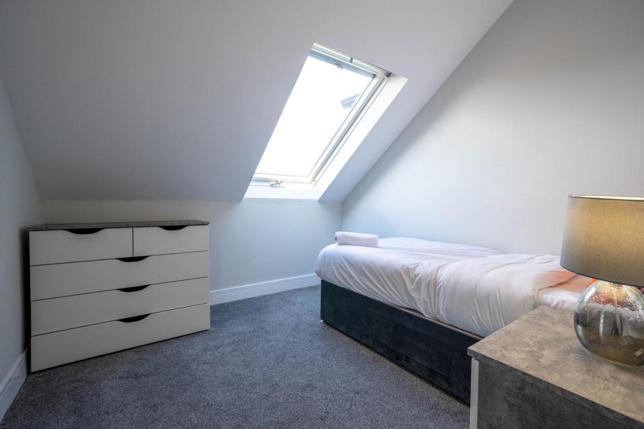Three Bed Apartment Sleeps 5 In Botanic Белфаст Екстер'єр фото