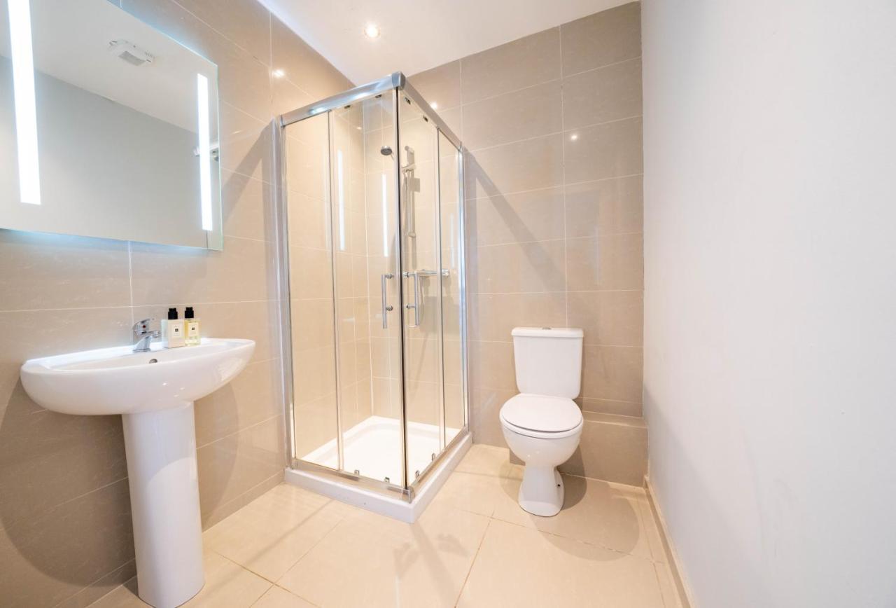 Three Bed Apartment Sleeps 5 In Botanic Белфаст Екстер'єр фото